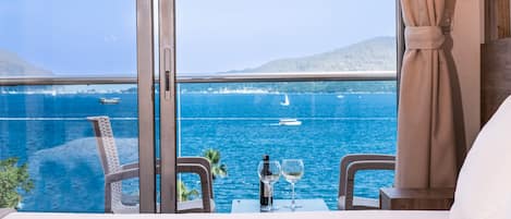 Habitación doble estándar, 1 cama matrimonial, vista al mar, junto a la playa | Ropa de cama de alta calidad, minibar y wifi gratis