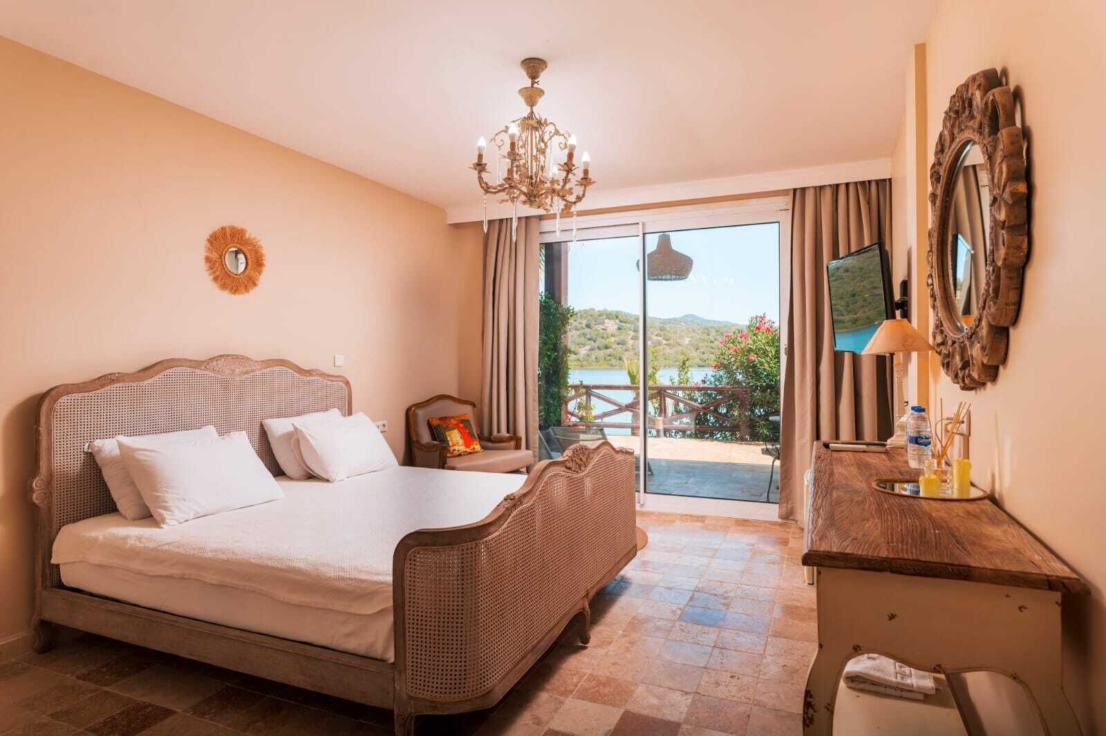 Garden Room | Premium bedding, minibar, in-room safe, free WiFi