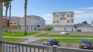 Balcony view - Ocean Surf Inn & Suites (Huntington Beach)