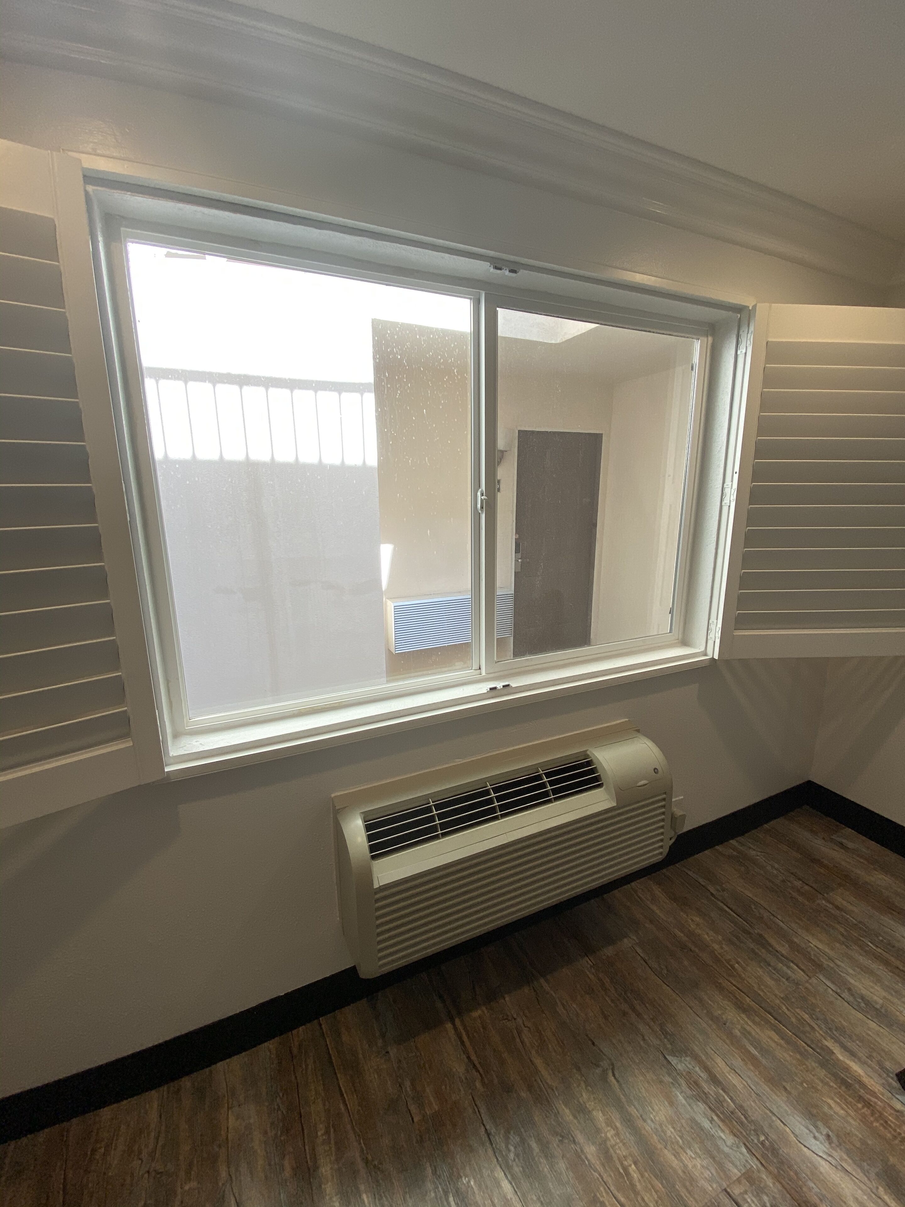 economy room, 1 king bed, refrigerator & microwave | 1 bedroom, desk, blackout curtains, iron/ironing board