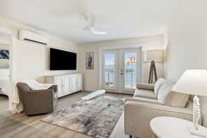 Villa (2nd floor) | Living area | 32-inch flat-screen TV with cable channels, TV