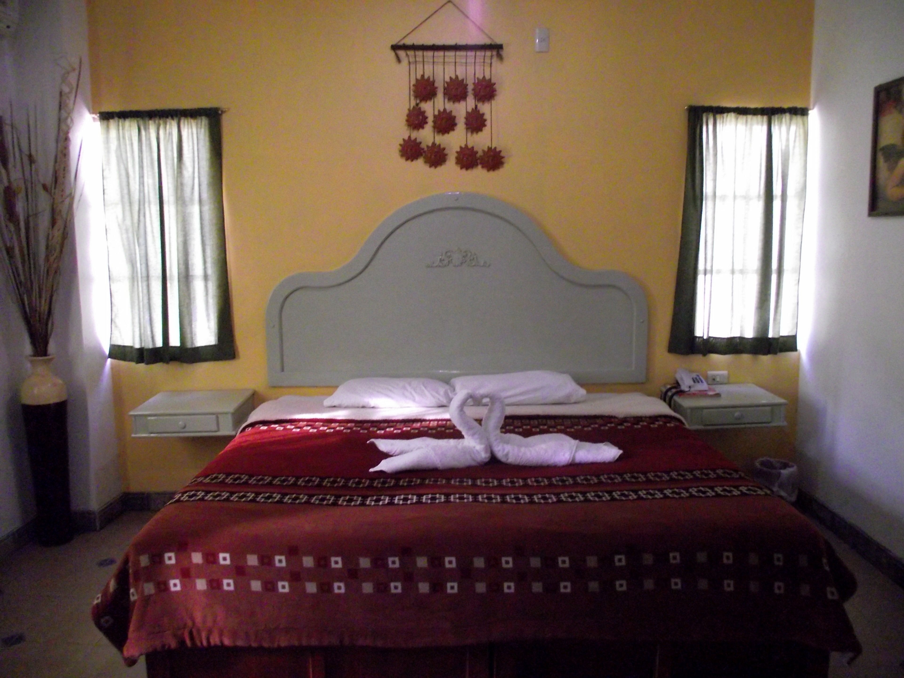Tabla de planchar con plancha, wifi gratis y ropa de cama 