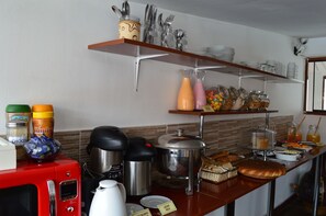 Free daily buffet breakfast - Panaka Hostal (Cusco)