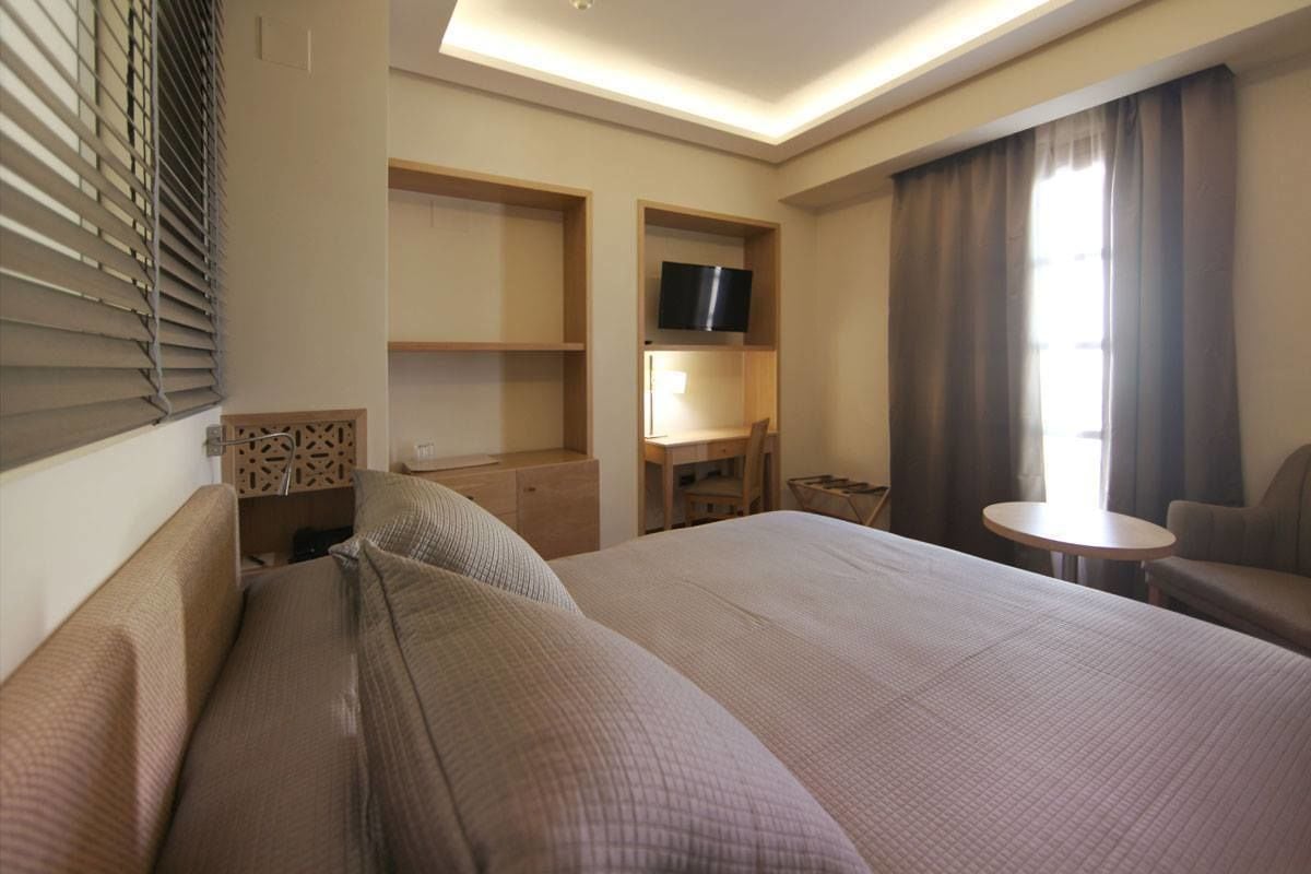 standard double room | minibar, in-room safe, desk, soundproofing