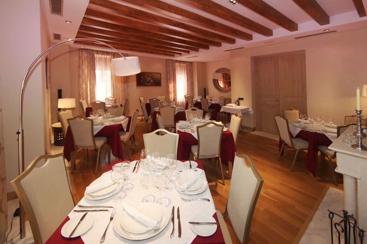 lunch and dinner served