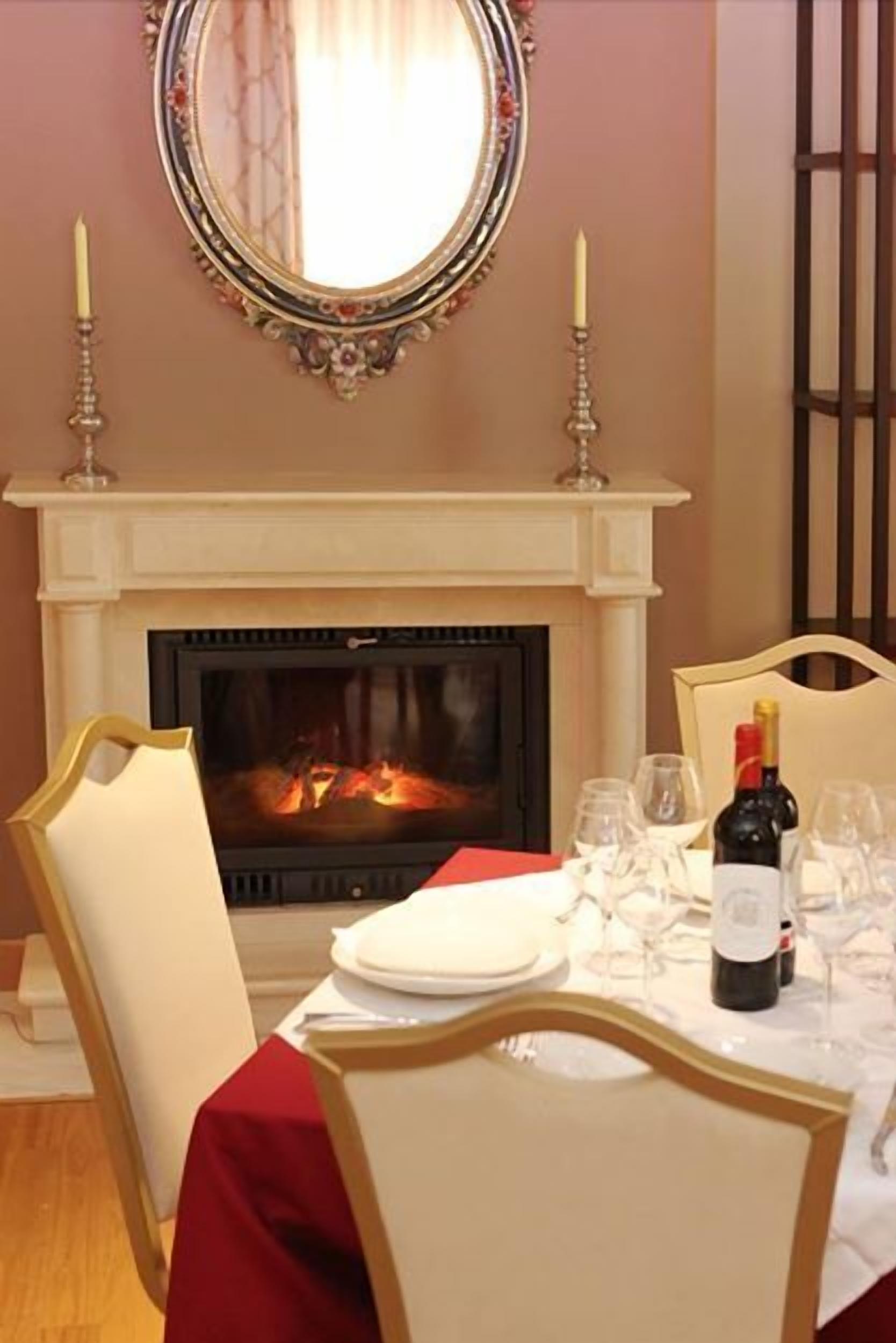 lunch and dinner served