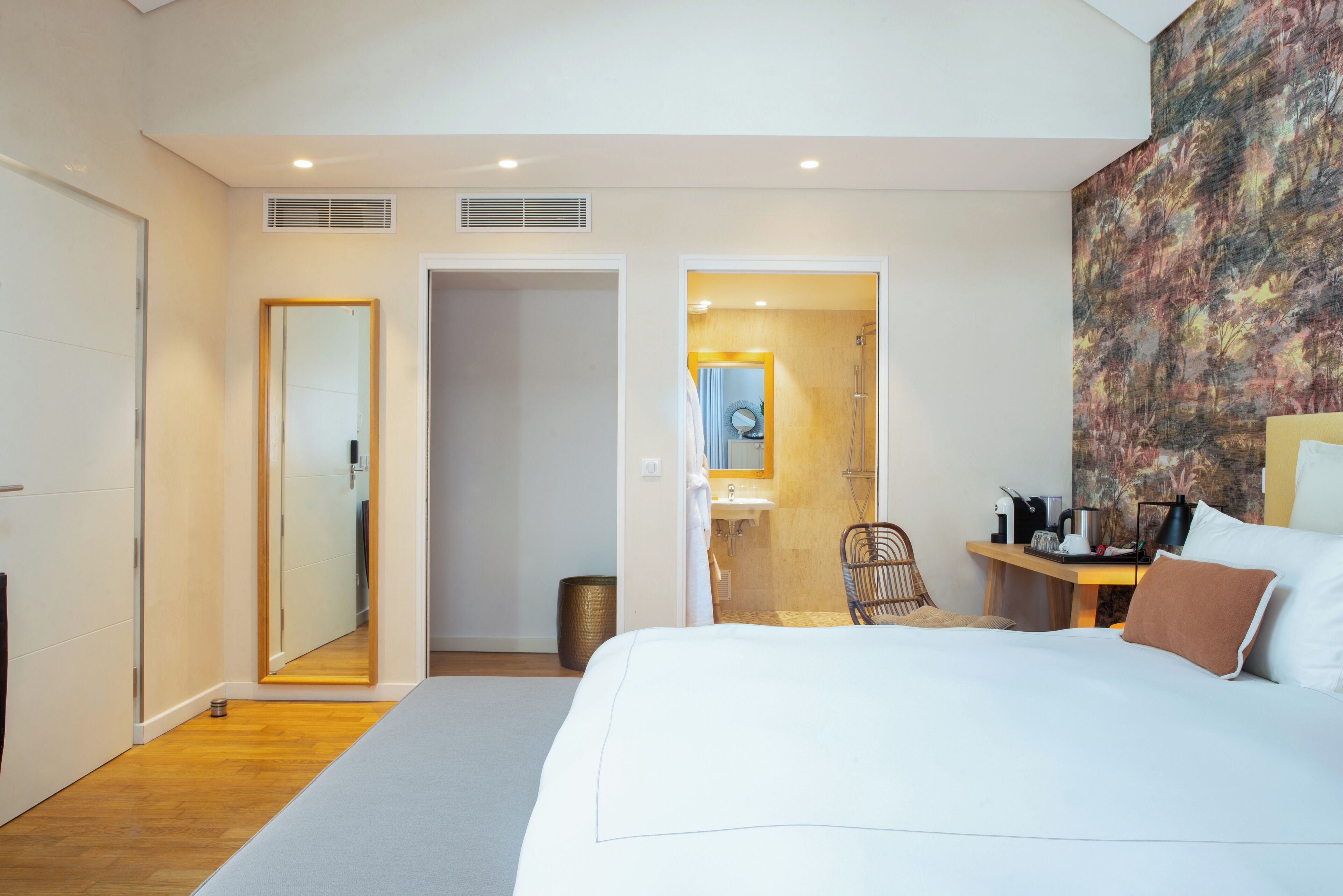 deluxe room, 3 bedrooms | 1 bedroom, premium bedding, pillow-top beds, minibar