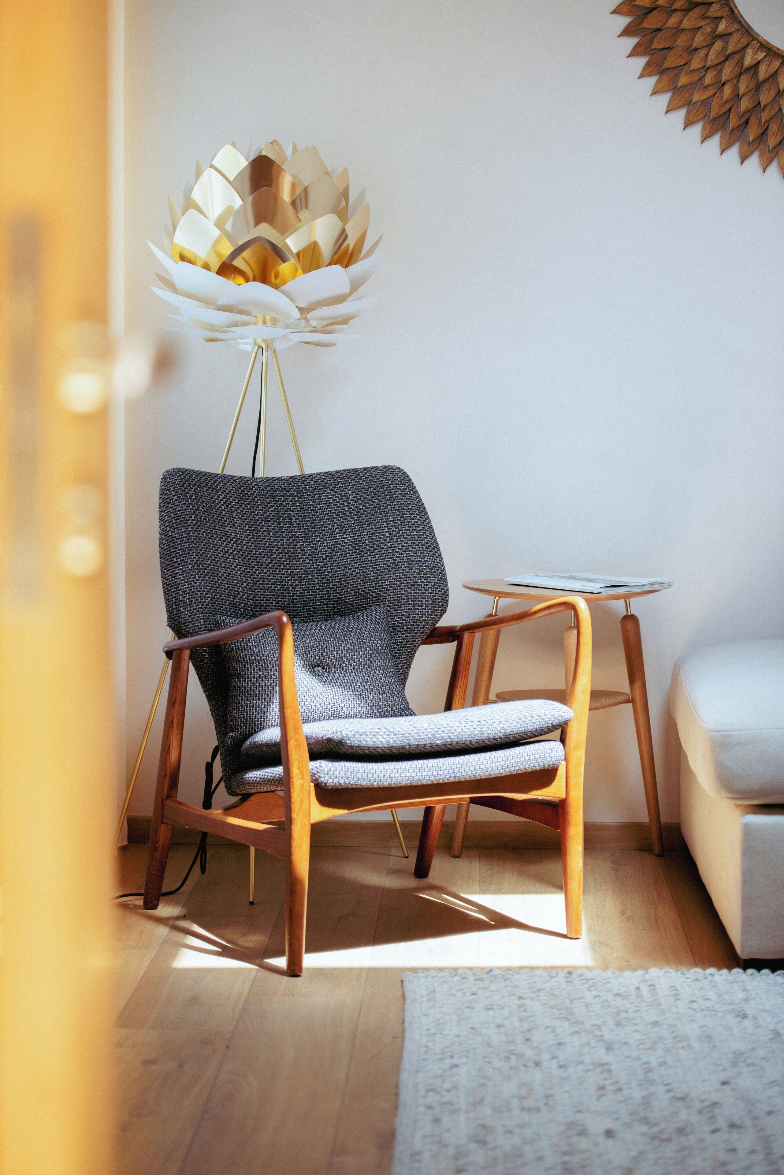 suite | living area | flat-screen tv