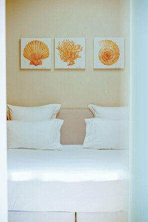 Superior Room | Premium bedding, pillowtop beds, minibar, in-room safe - Boutique-Hôtel Villa Fabulite (Antibes)