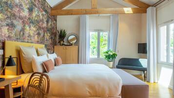 Deluxe Room | Premium bedding, pillowtop beds, minibar, in-room safe