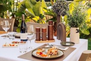 Breakfast, lunch, dinner served; Mediterranean cuisine 