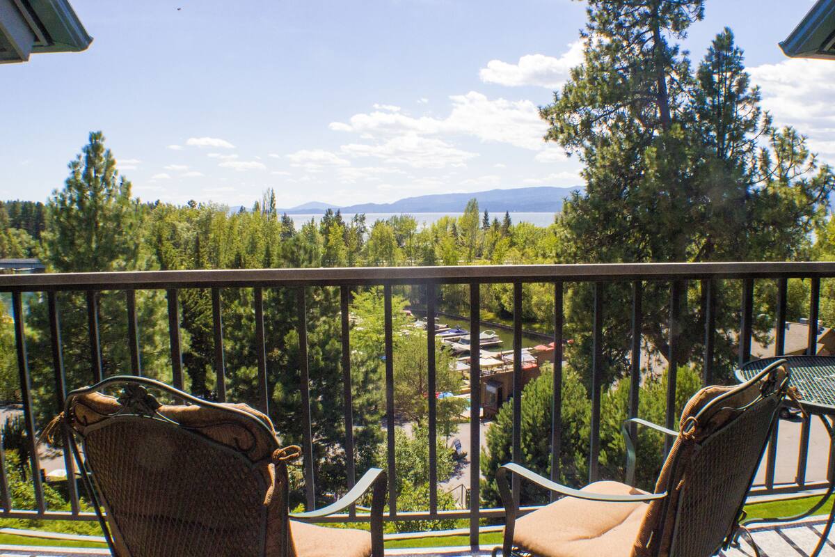 Deluxe Condo, 3 Bedrooms, Kitchen, Partial Lake View | View from room