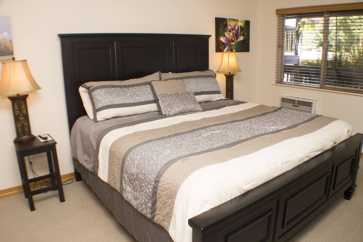 Premier Condo, 2 Bedrooms, Kitchen
