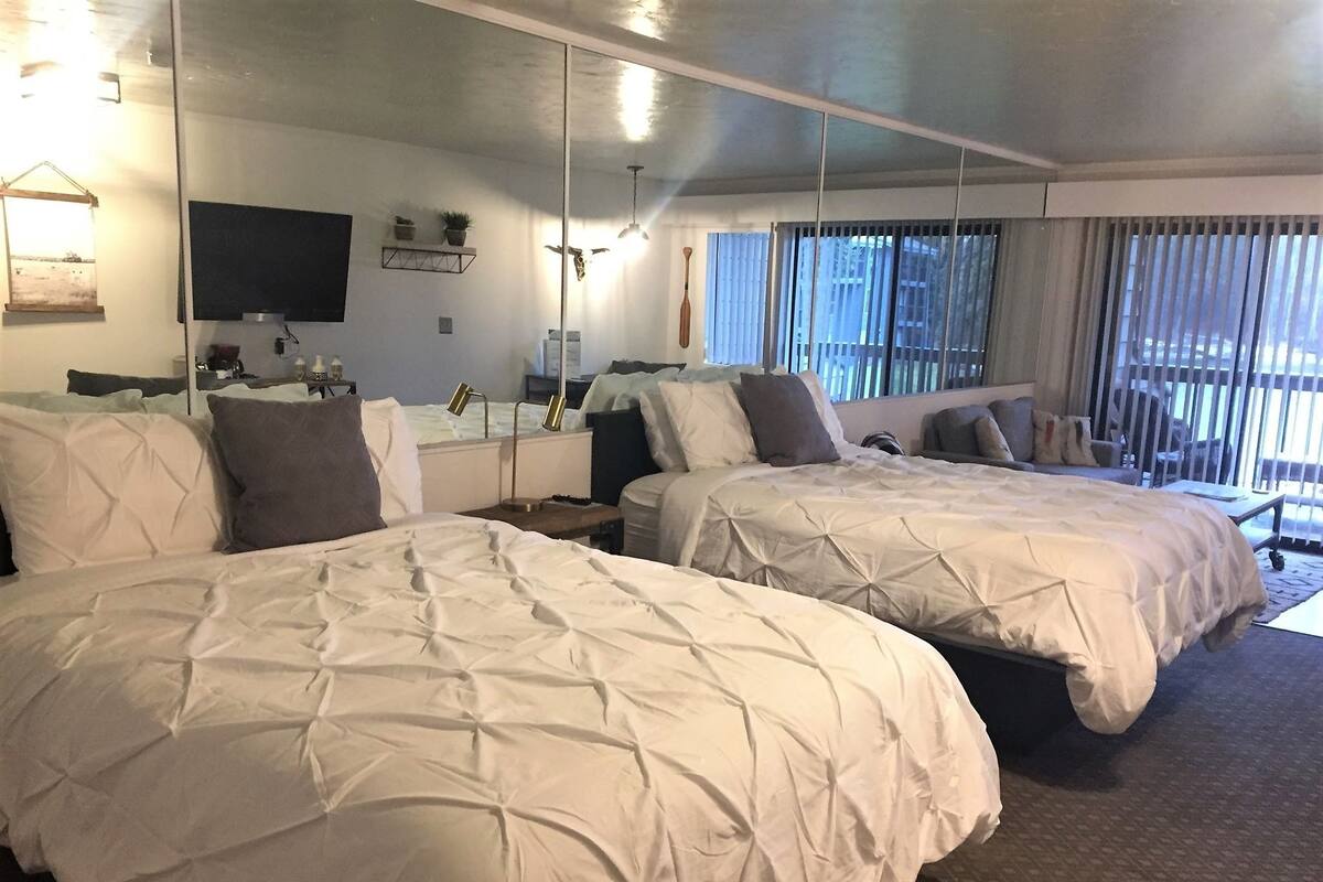 Deluxe Studio, 2 Queen Beds, Bay View