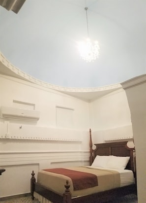 Deluxe Room | Individually decorated, individually furnished, blackout curtains - Hotel Colonial (Mayagüez)