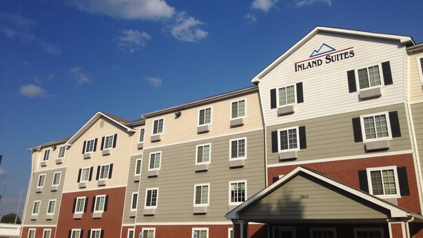 A multi-story hotel with a sign reading "Inland Suites". - Inland Suites Lamar Street (Memphis)