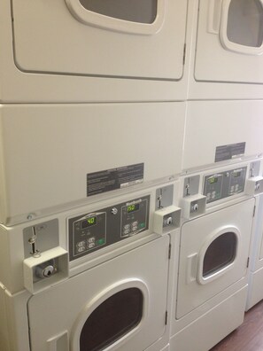 Laundry room - Inland Suites Lamar Street (Memphis)