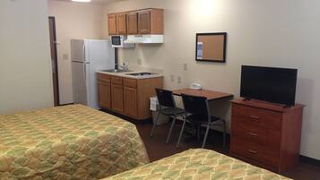 Double Room | Desk, iron/ironing board (on request), WiFi (free)