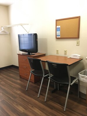 In-room dining - Inland Suites Lamar Street (Memphis)