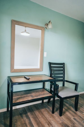 Signature Single Room, 1 Queen Bed - Rooms at The Pecan (Brownsville)