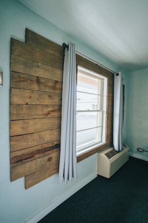 Economy Double Room, 2 Double Beds, Non Smoking | Bed sheets - Rooms at The Pecan (Brownsville)