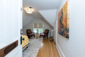 Room, 1 Queen Bed (Lasalle) | Sengetøy av topp kvalitet og senger med overmadrass