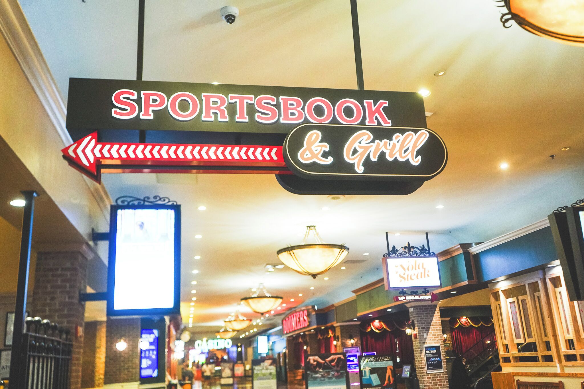 4 restaurants, breakfast, lunch, dinner served; american cuisine