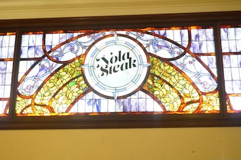 4 restaurants, breakfast, lunch, dinner served; American cuisine at Boomtown Casino & Hotel New Orleans