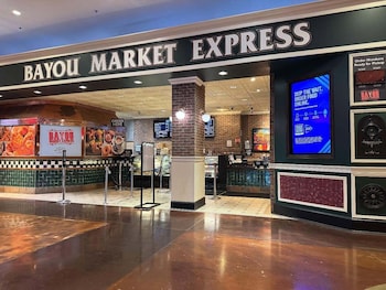 4 restaurants, breakfast, lunch, dinner served; American cuisine at Boomtown Casino & Hotel New Orleans