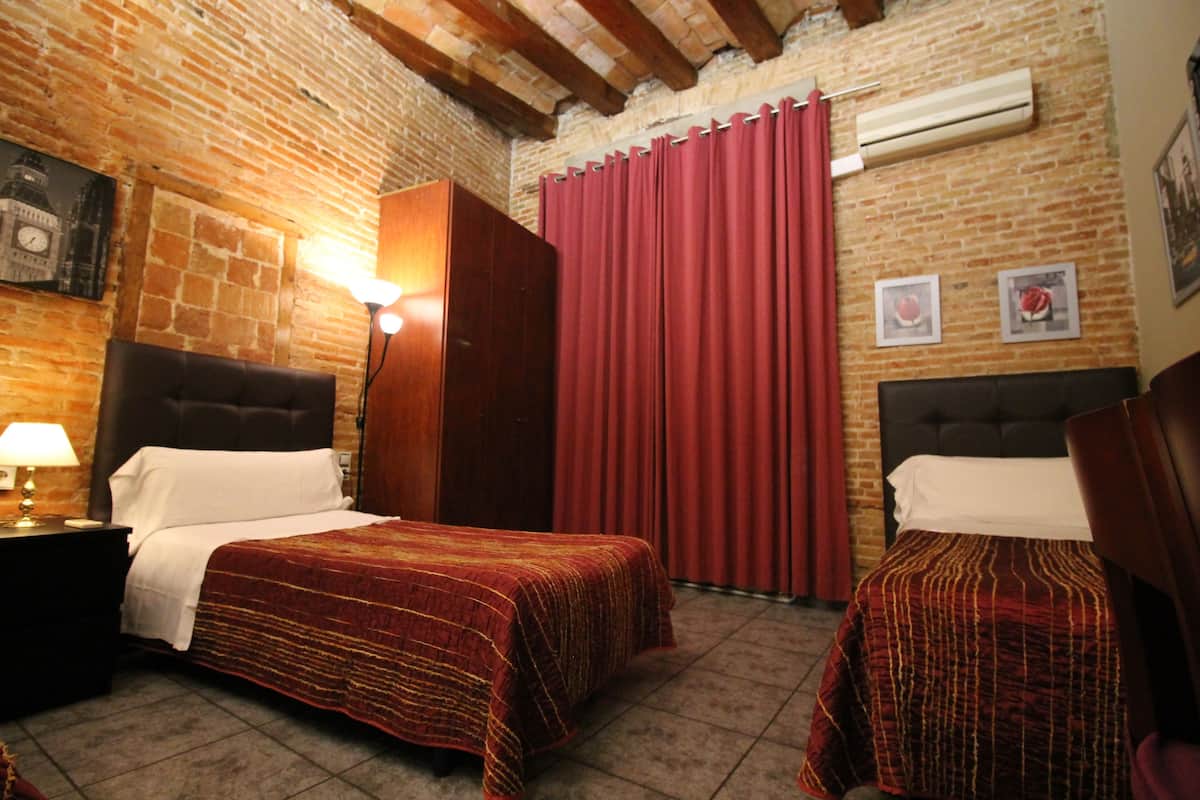 Chambre Triple, salle de bains privée