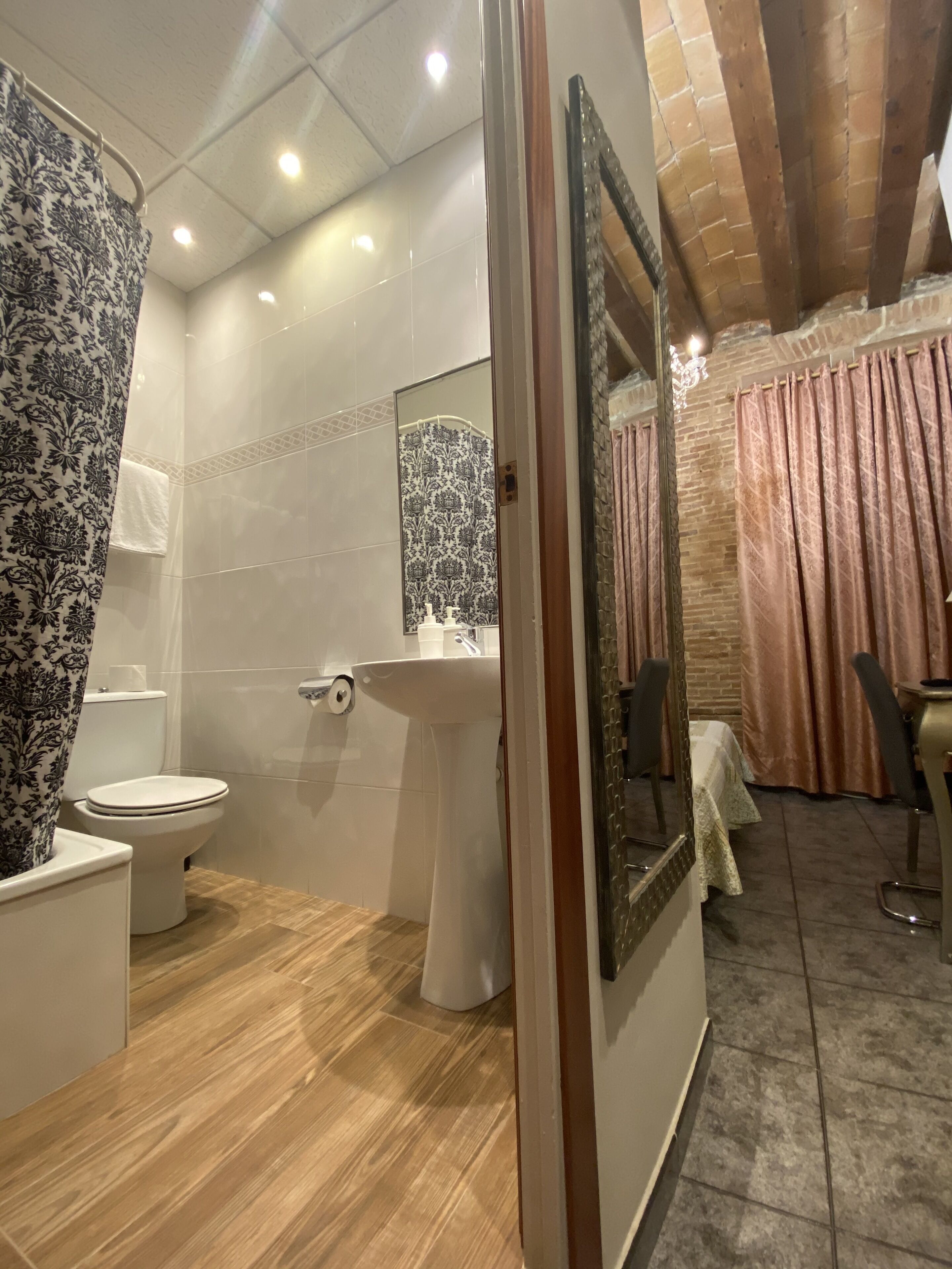 Foto - Hostal Orleans