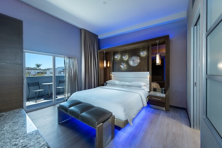 Executive Penthouse | 1 bedroom, premium bedding, Tempur-Pedic beds, minibar