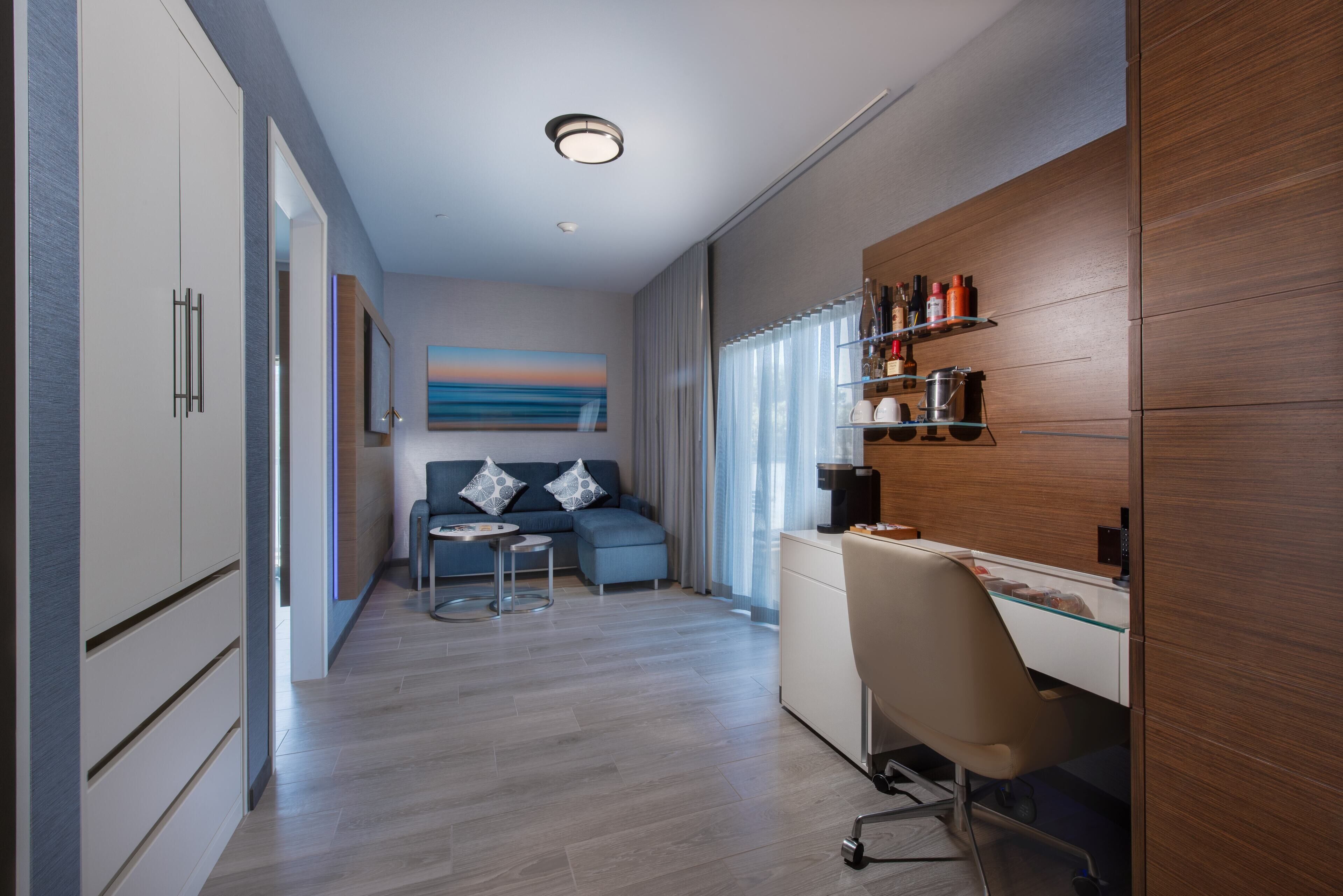 deluxe suite, 1 king bed with sofa bed | 1 bedroom, premium bedding, tempur-pedic beds, minibar