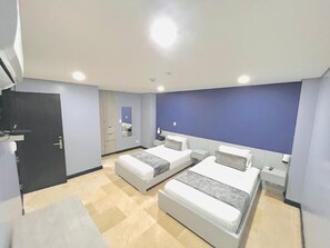 Twin Room | Minibar, in-room safe, blackout drapes, soundproofing - Hotel Lleras 10 (Medellín)