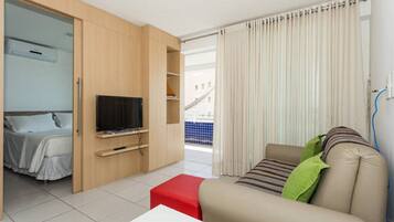 Premium bedding, in-room safe, individually decorated