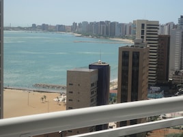 Apartamento luxo, 2 quartos, vista para o mar | Terraço/pátio