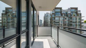 Suite, 1 Queen Bed with Sofa bed | Terrace/patio