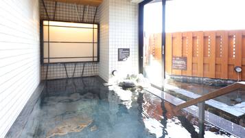 Articles de toilette gratuits, sĂšche-cheveux, chaussons