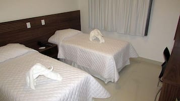 Quarto duplo | Frigobar, escrivaninha, cortinas blackout, berços grátis
