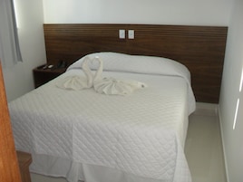 Minibar, escritorio, cortinas blackout y cunas gratuitas