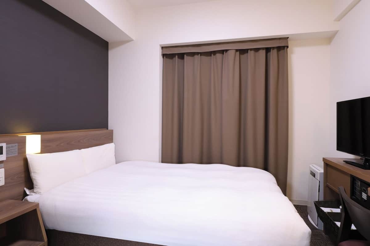 经济客房, 无烟房 (4N,No cleaning Semidouble 120cm bed) | 高档床上用品、羽绒被、客房内保险箱、办公桌