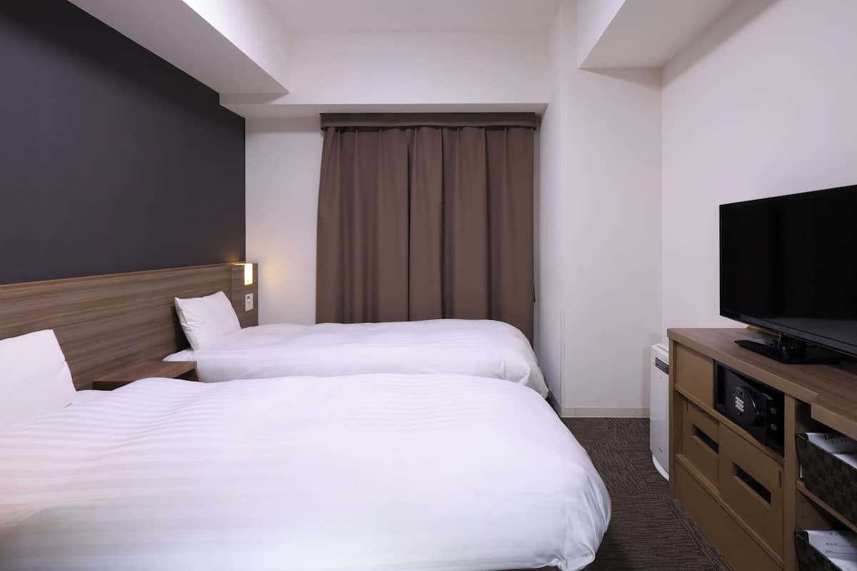 經濟雙床房, 非吸煙房 (Compact - 17.8sqm) | 高級寢具、羽絨被、客房內保險箱、書桌