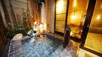 Indoor spa tub