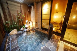 Indoor spa tub
