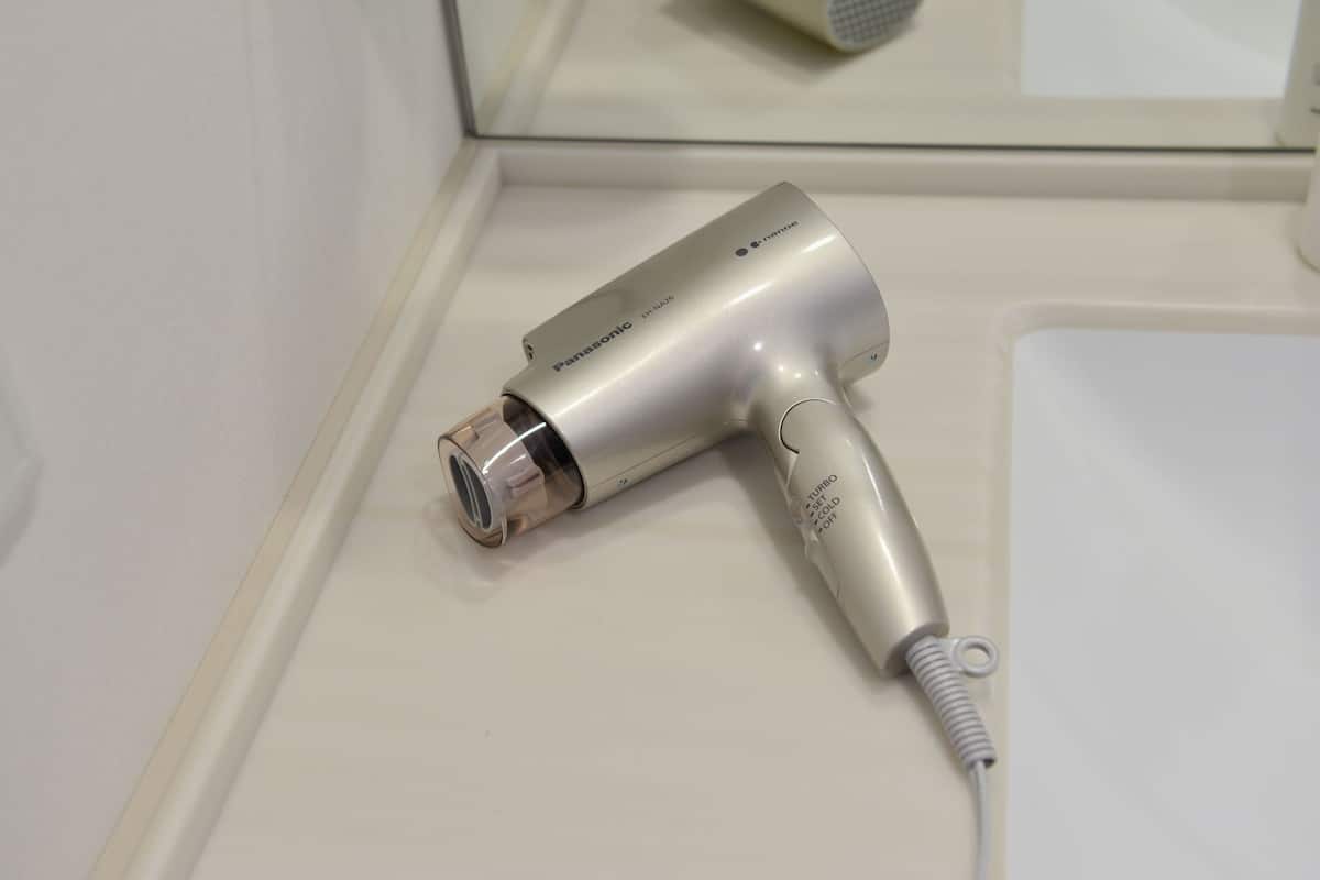 バスルームの設備 | シャワー、バスアメニティ (無料)、ヘアドライヤー、スリッパ