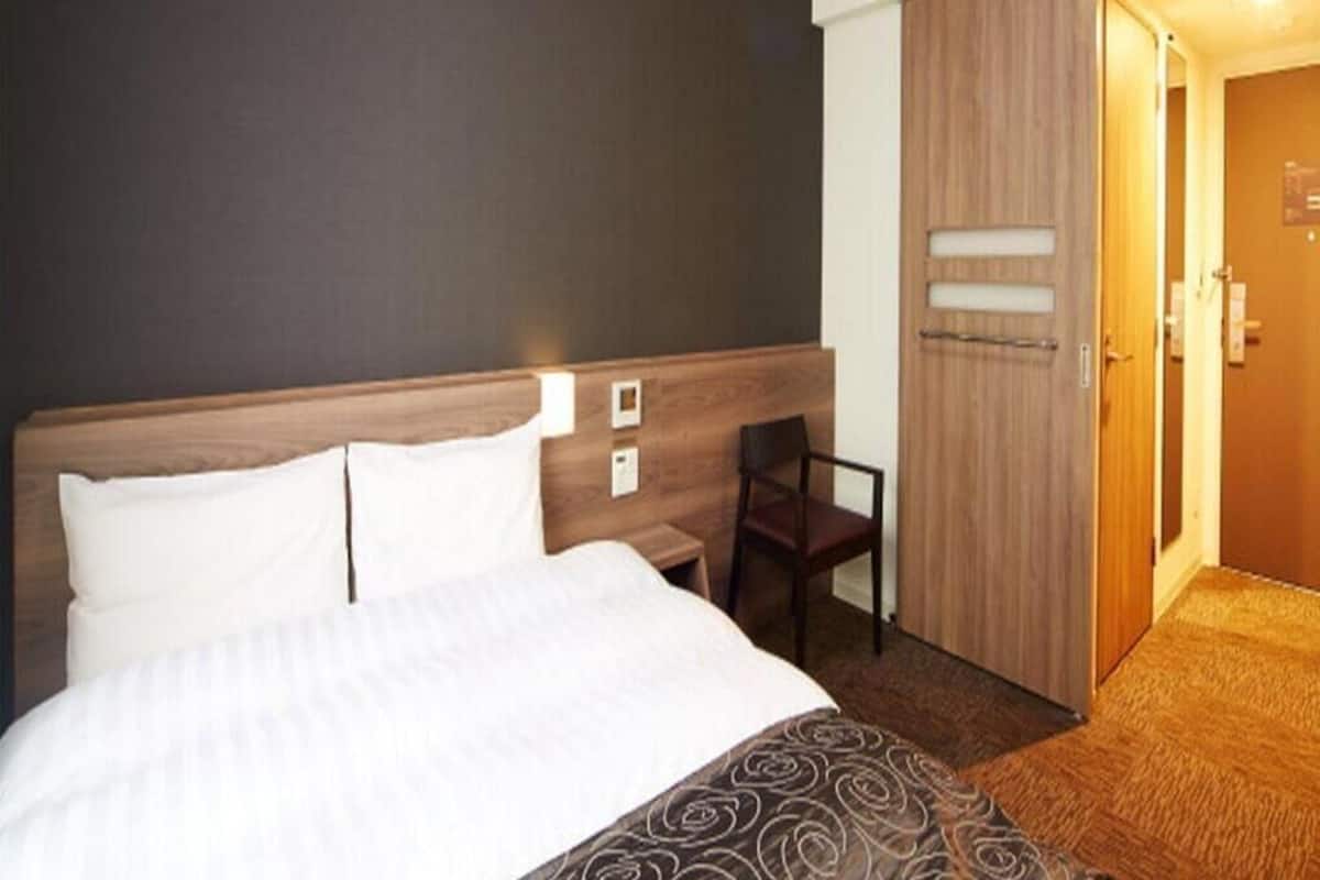 Premium bedding, down duvets, in-room safe, desk