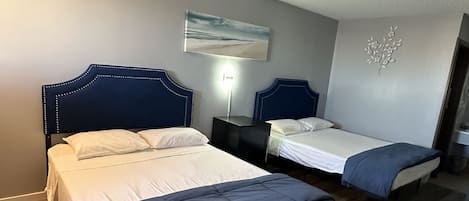 Classic Double Room | Down comforters, desk, free WiFi, bed sheets