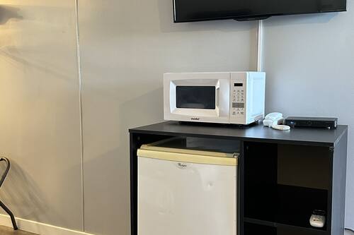 Down comforters, desk, free WiFi, bed sheets