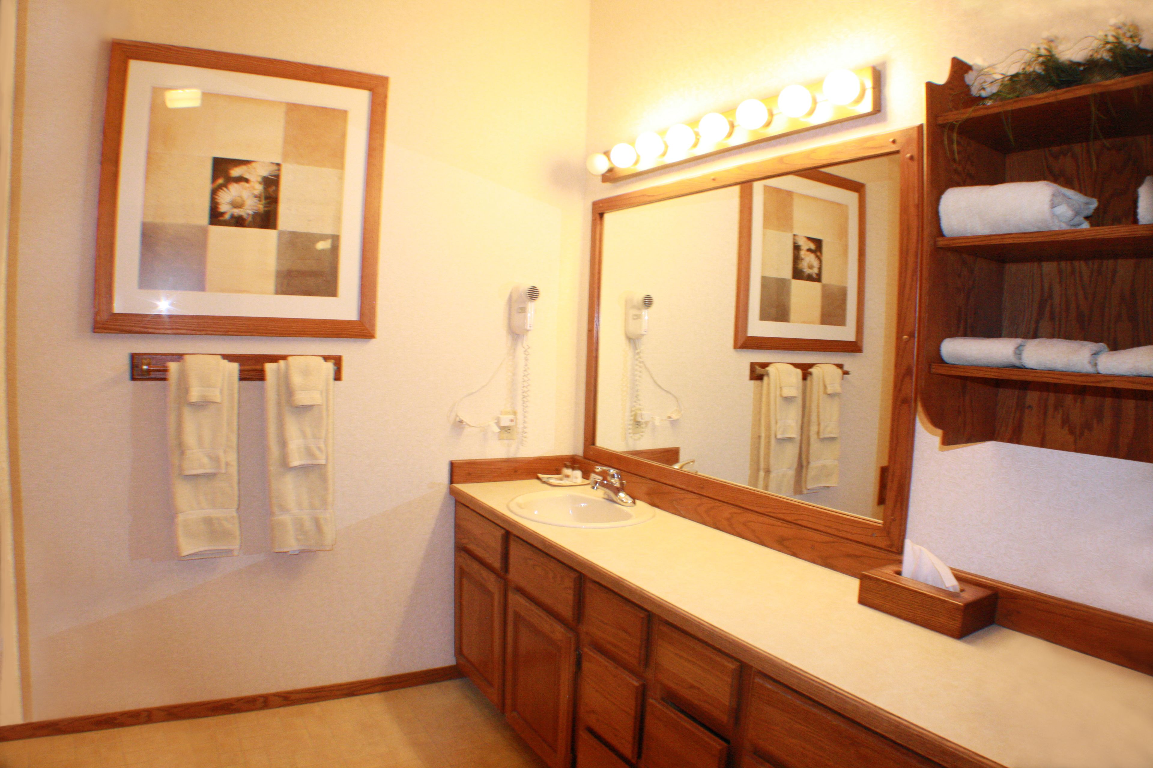 standard double room, 2 queen beds, mountain view, courtyard area | bathroom | combined shower/bathtub, free toiletries, hair dryer