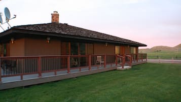 Deluxe Room, 1 Bedroom, Mountain View, Garden Area